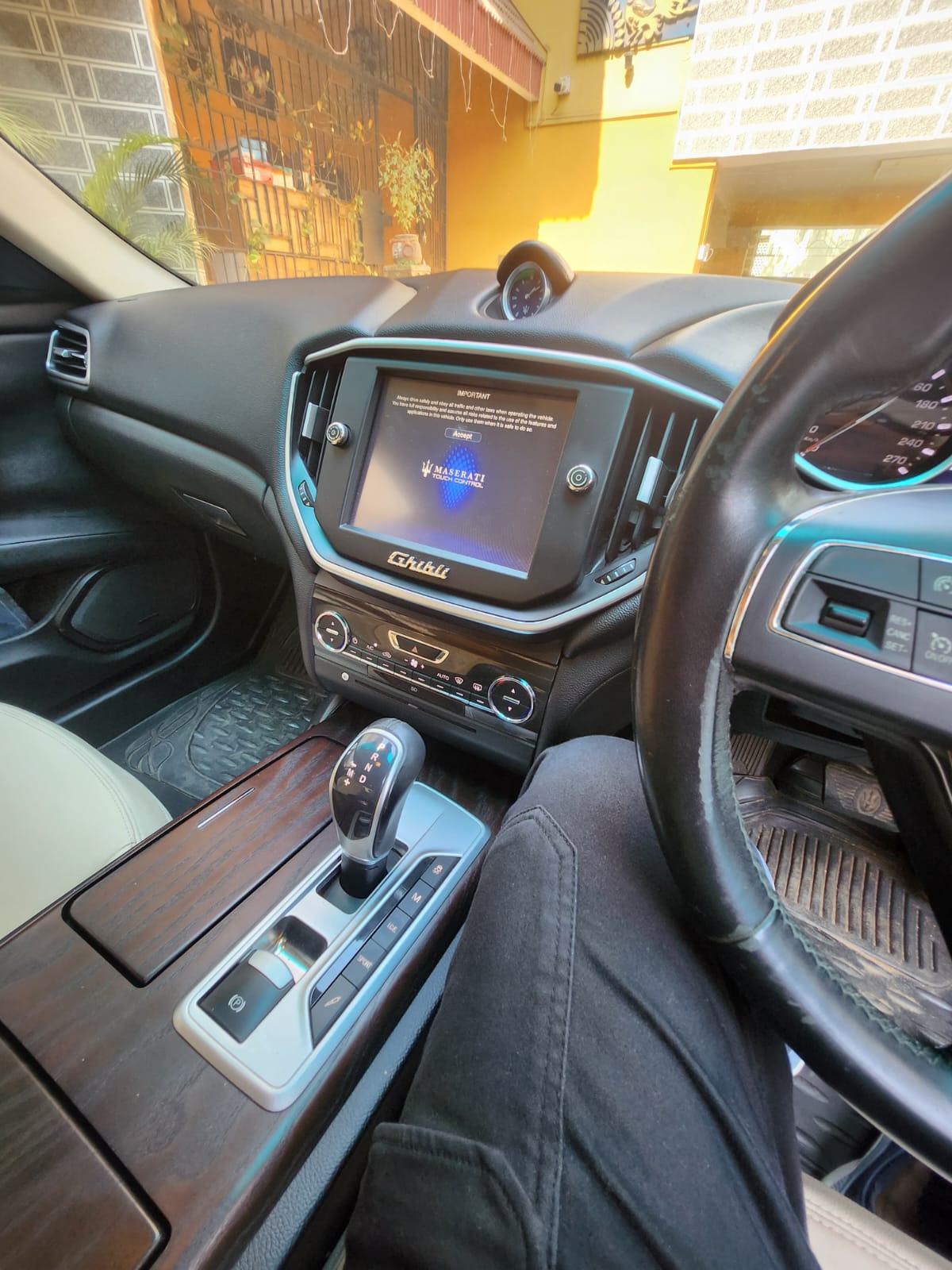 
								Maserati Ghibli full									