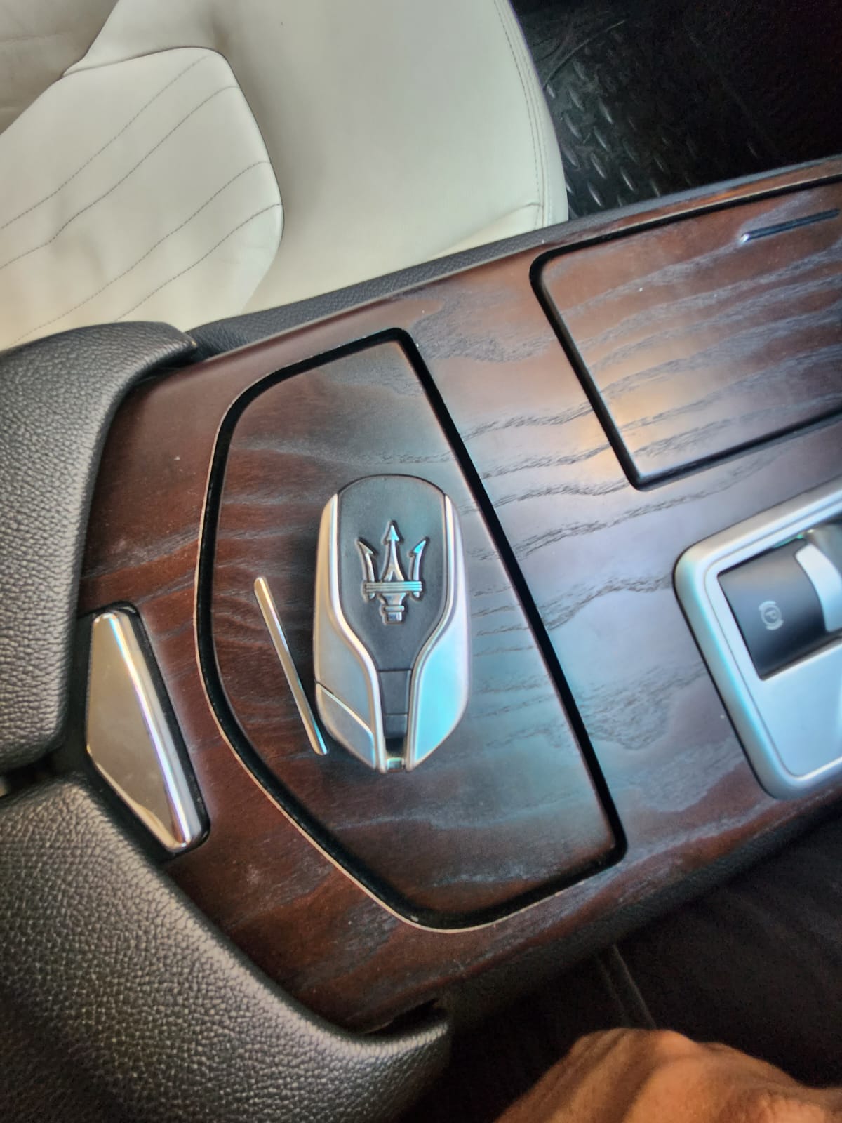 
								Maserati Ghibli full									