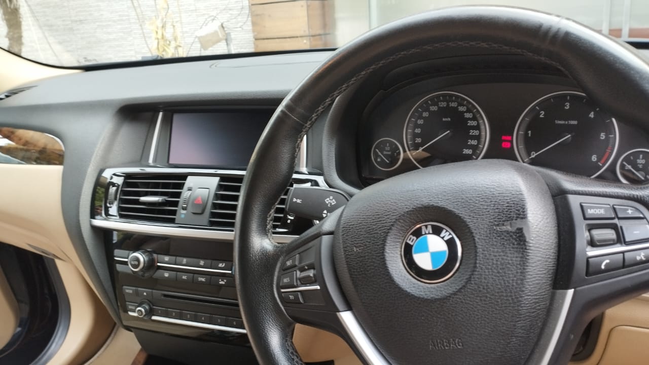 
								BMW X3 20d Luxury SUV full									