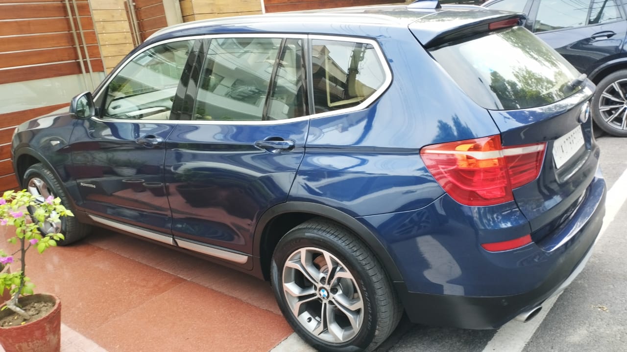 
								BMW X3 20d Luxury SUV full									