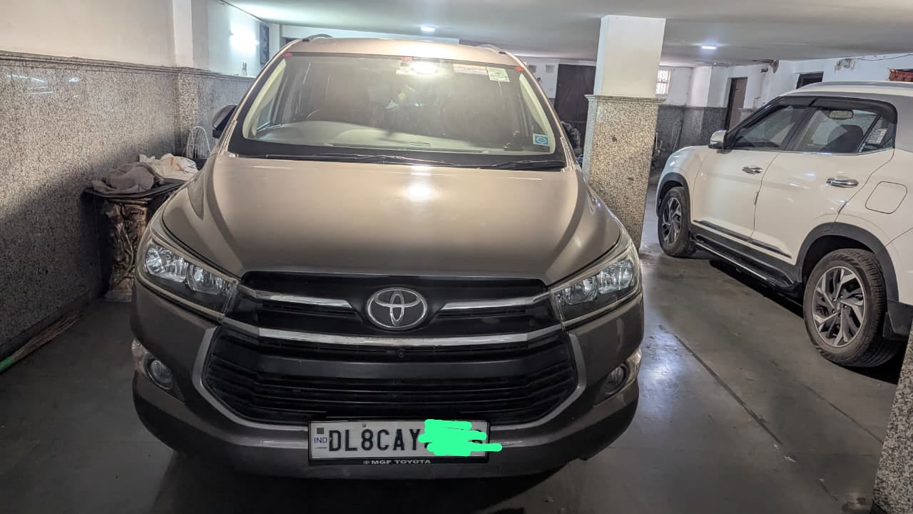 
								Toyota Innova Crysta G Automatic (Diesel) full									
