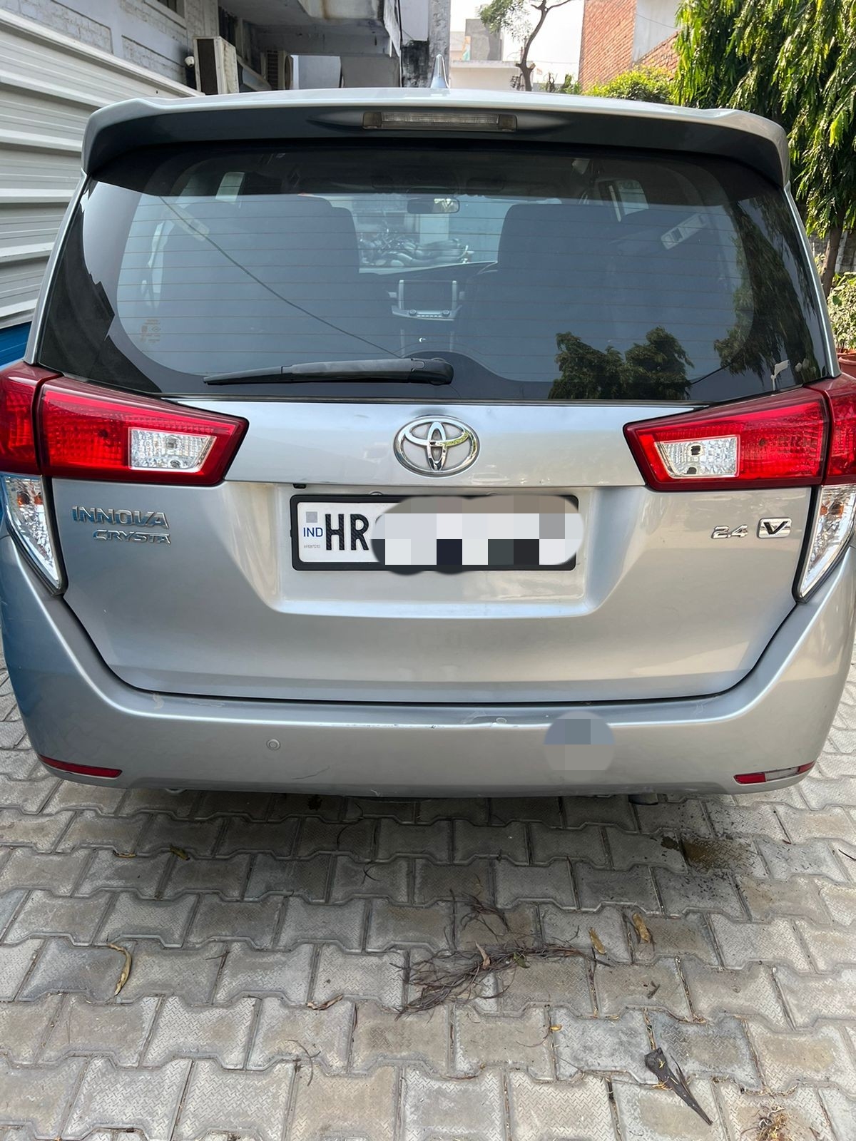 
								Toyota Innova Crysta V full									