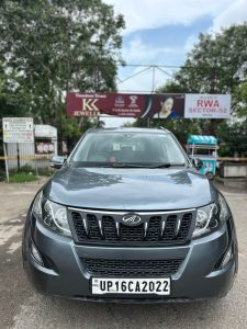 Mahindra XUV500 W6
