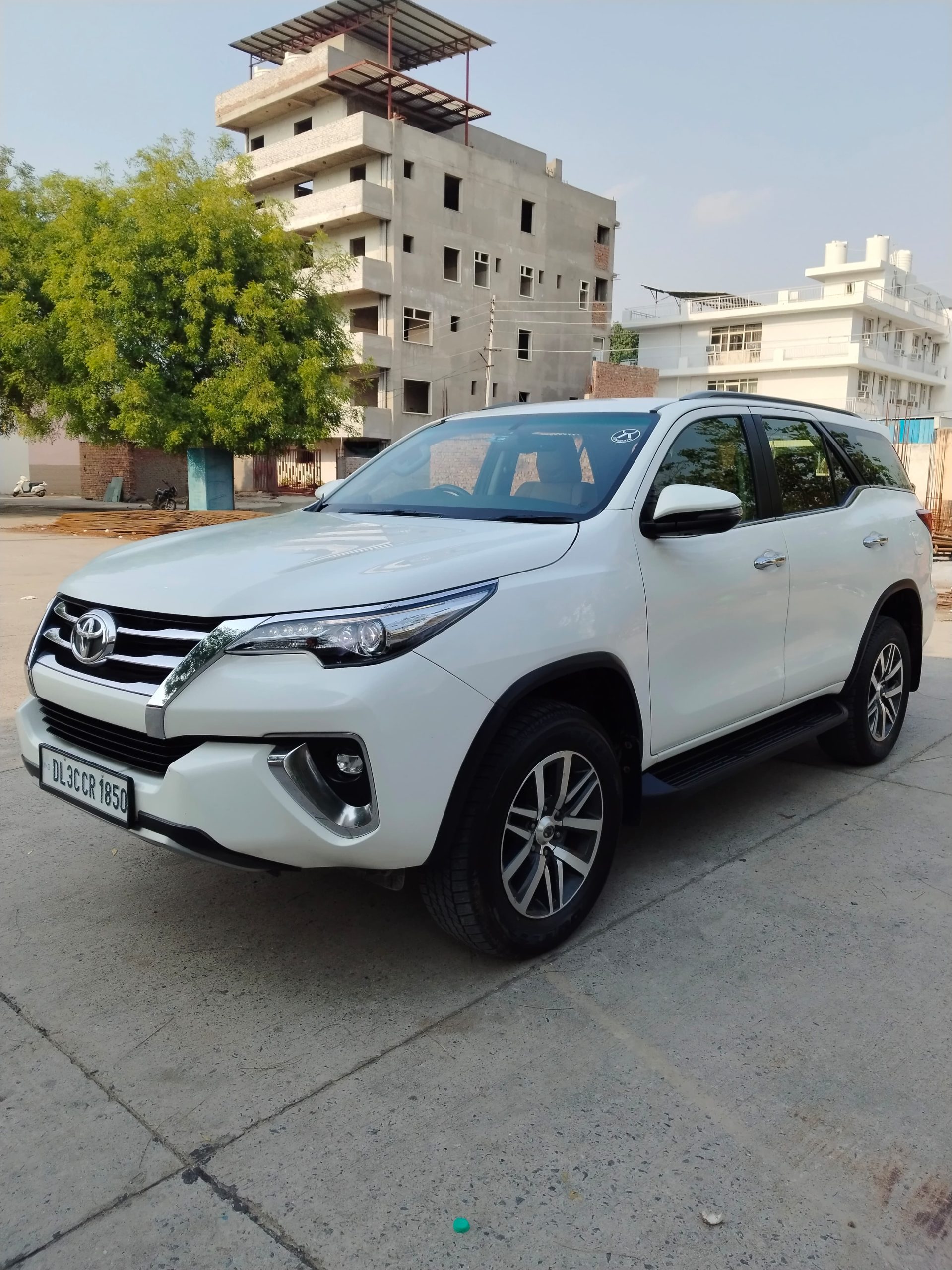
								Toyota Fortuner 4*4 full									